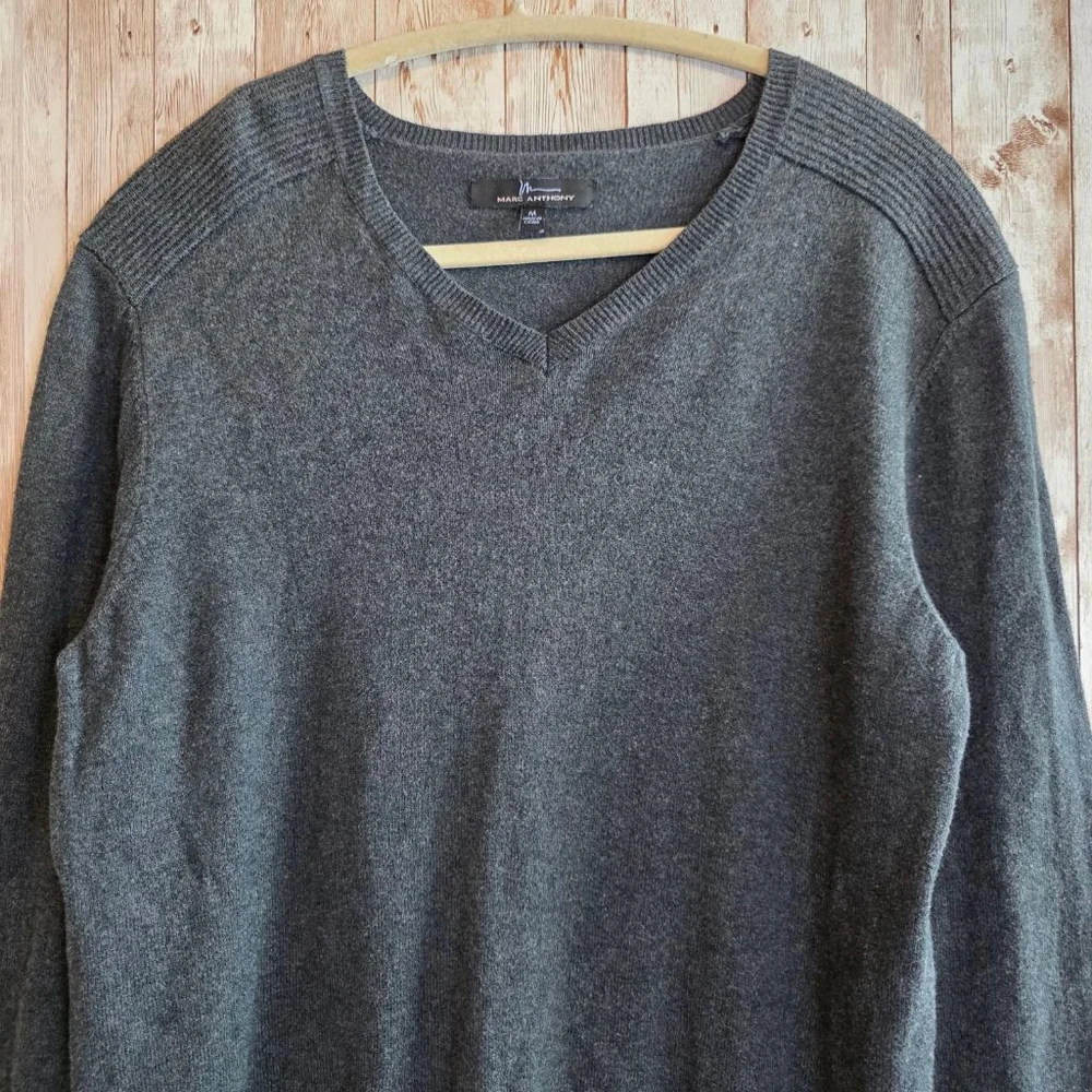 Men's Marc Anthony V-Neck Sweater M Gray